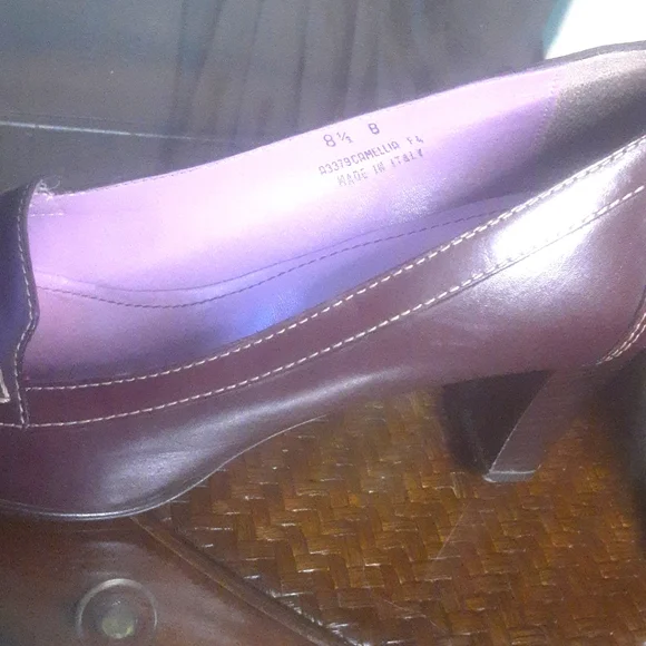 SALE #1: Coach pumps authentic size 8 1/2 with 3" heels - Picture 3 of 7